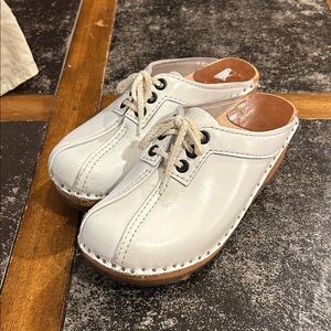 Women's White Leather Lace-Up Clogs